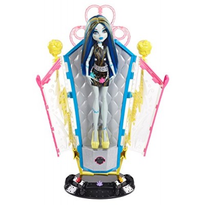 Monster High Freaky Fusion Recharge Chamber Frankie Stein Doll and Playset