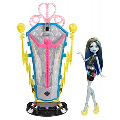 Monster High Freaky Fusion Recharge Chamber Frankie Stein Doll and Playset
